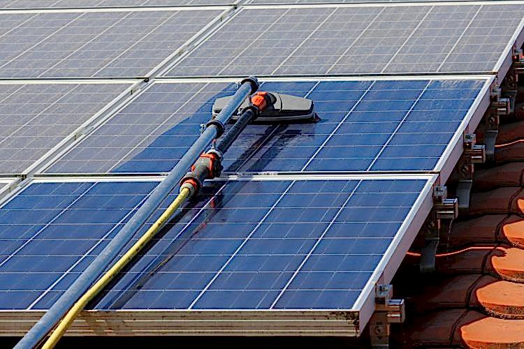 antitemizlik-gunes-paneli-temizligi